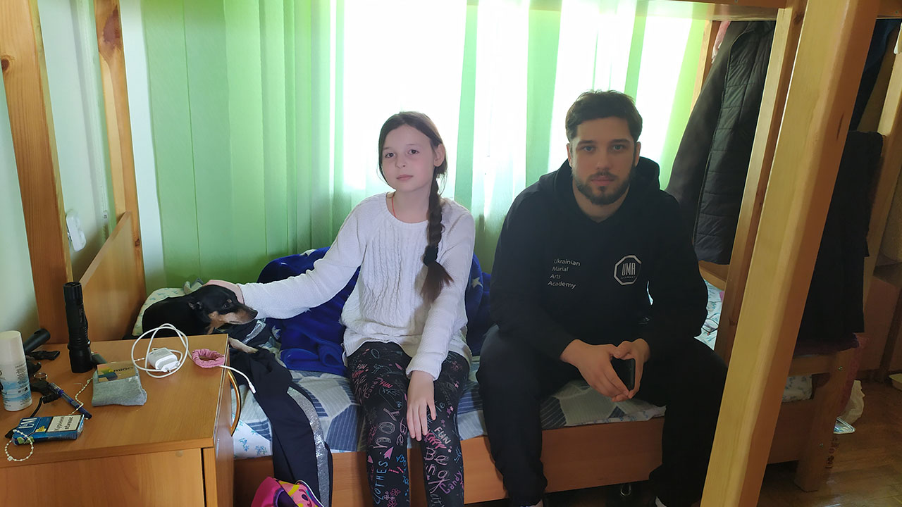 Волонтерський центр на вулиці Білецькій, у Тернополі допомагає людям, які залишились без даху над головою.