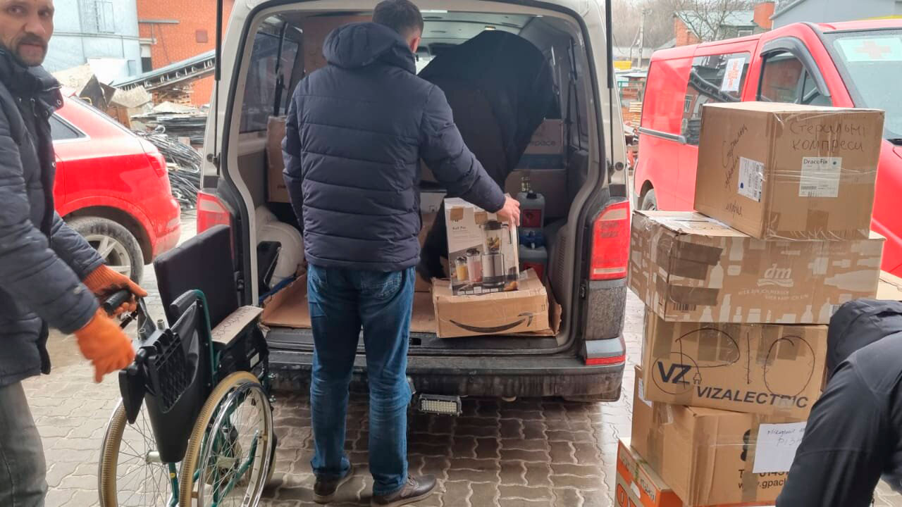 Вантажний  бус з гуманітарною допомогою у Чернігів прибув і від Благодійного фонду Ігоря Гуди «Твори добро»