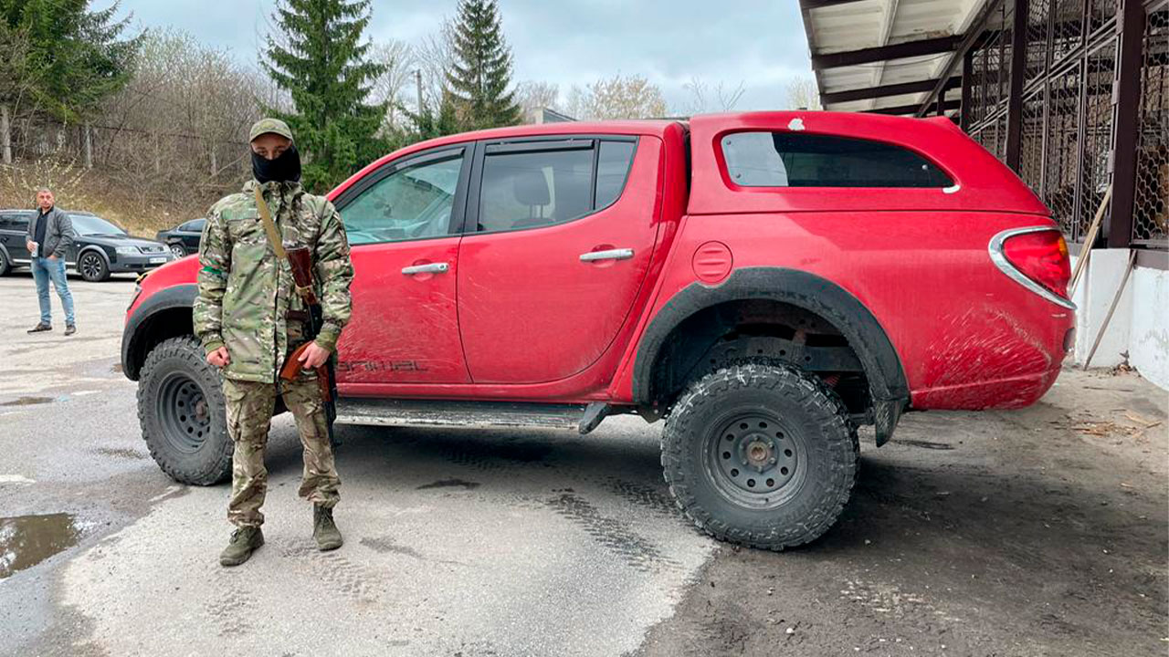 Ігор Гуда передав вже 11-й з початку війни автомобіль захисникам