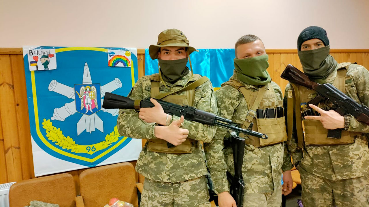 Благодійний фонд Ігоря Гуди «Твори добро» передав бронежилети військовим Київщини